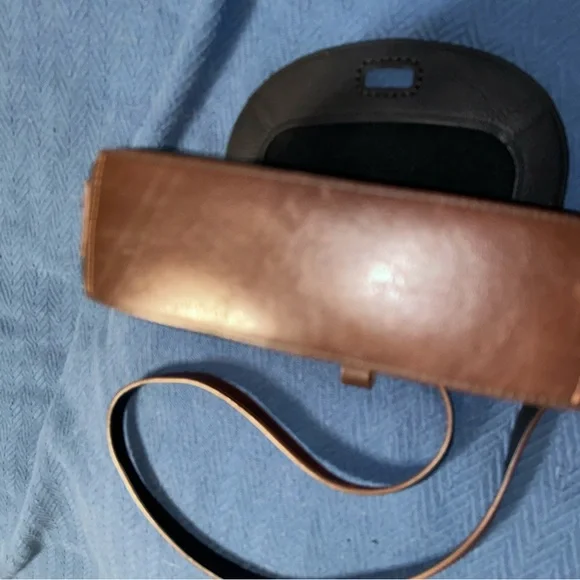 Will Leather Goods Women’s Black Seneca Crossbody Bag - Picture 6 of 6